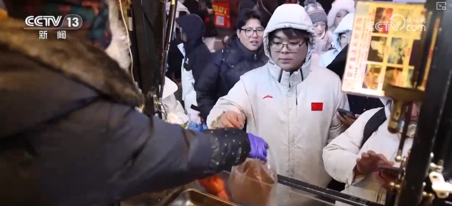 启消费新密码 早市里的城市温度推升文旅消费热力凯发国际平台尝过“烟火”拥抱“冰雪”新体验开(图9)