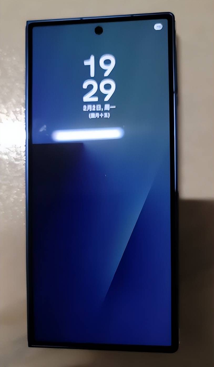 ld7体验AI算力全面爆发能单手掌控了凯发国际平台三星Galaxy Z Fo(图3)