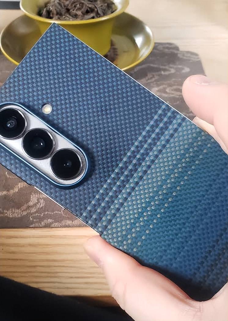 ld7体验AI算力全面爆发能单手掌控了凯发国际平台三星Galaxy Z Fo(图5)